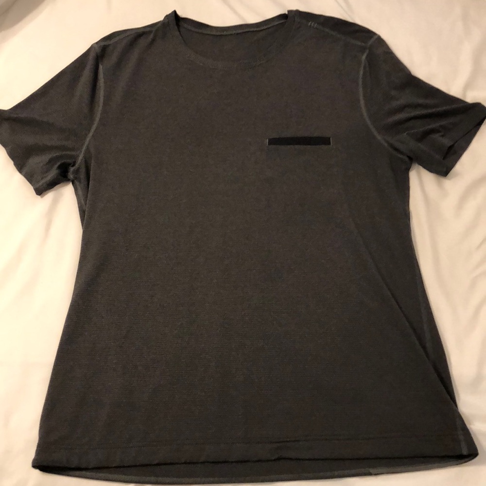 Gently used lululemon short sleeve shirt
